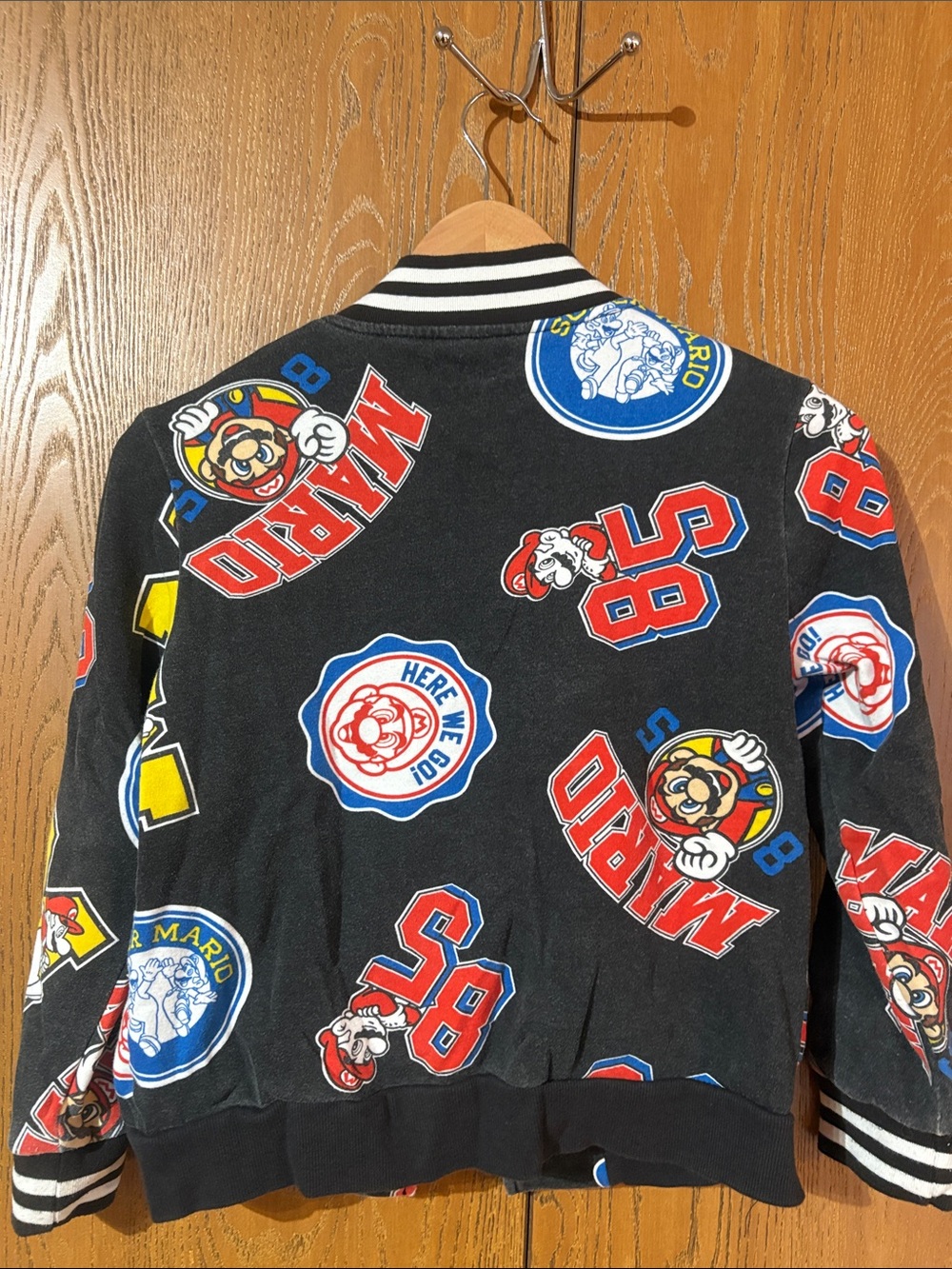 Super Mario Kids Black Graphic Bomber Jacket - one button missing - Picture 6 of 6